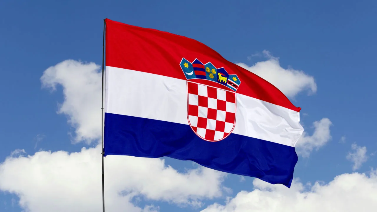 Hrvatska — potkovica sa razuđenom obalom