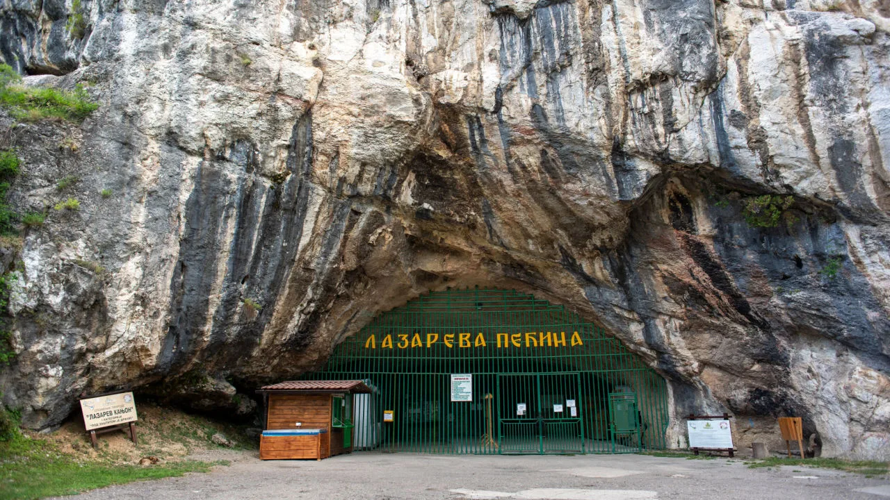 Pećina kao kraški oblik reljefa Slovenije