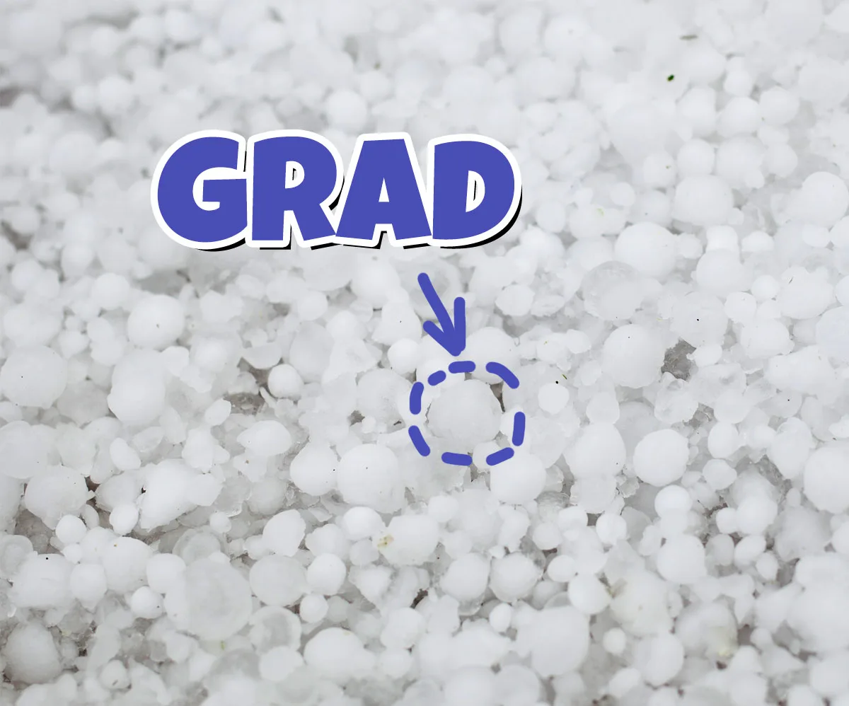 Grad — ledeni komadići na polju