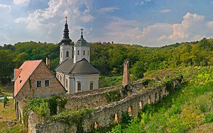 Srpski srednjovekovni pravoslavni manastir