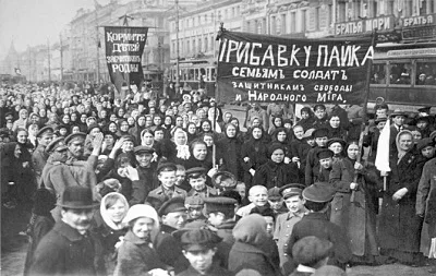 Narod tokom Februarske revolucije traži hleb i mir